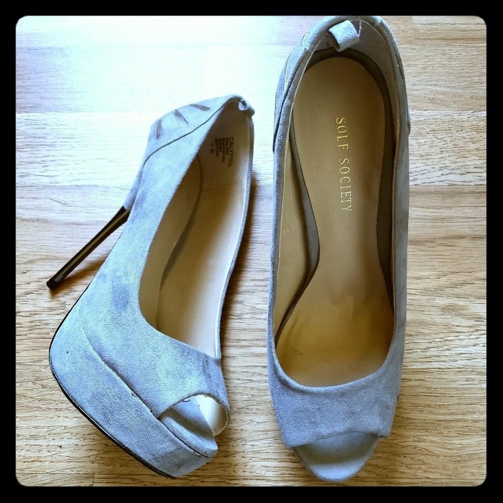 SOLE Society Calypso Peep toe Seude pumps heels 7